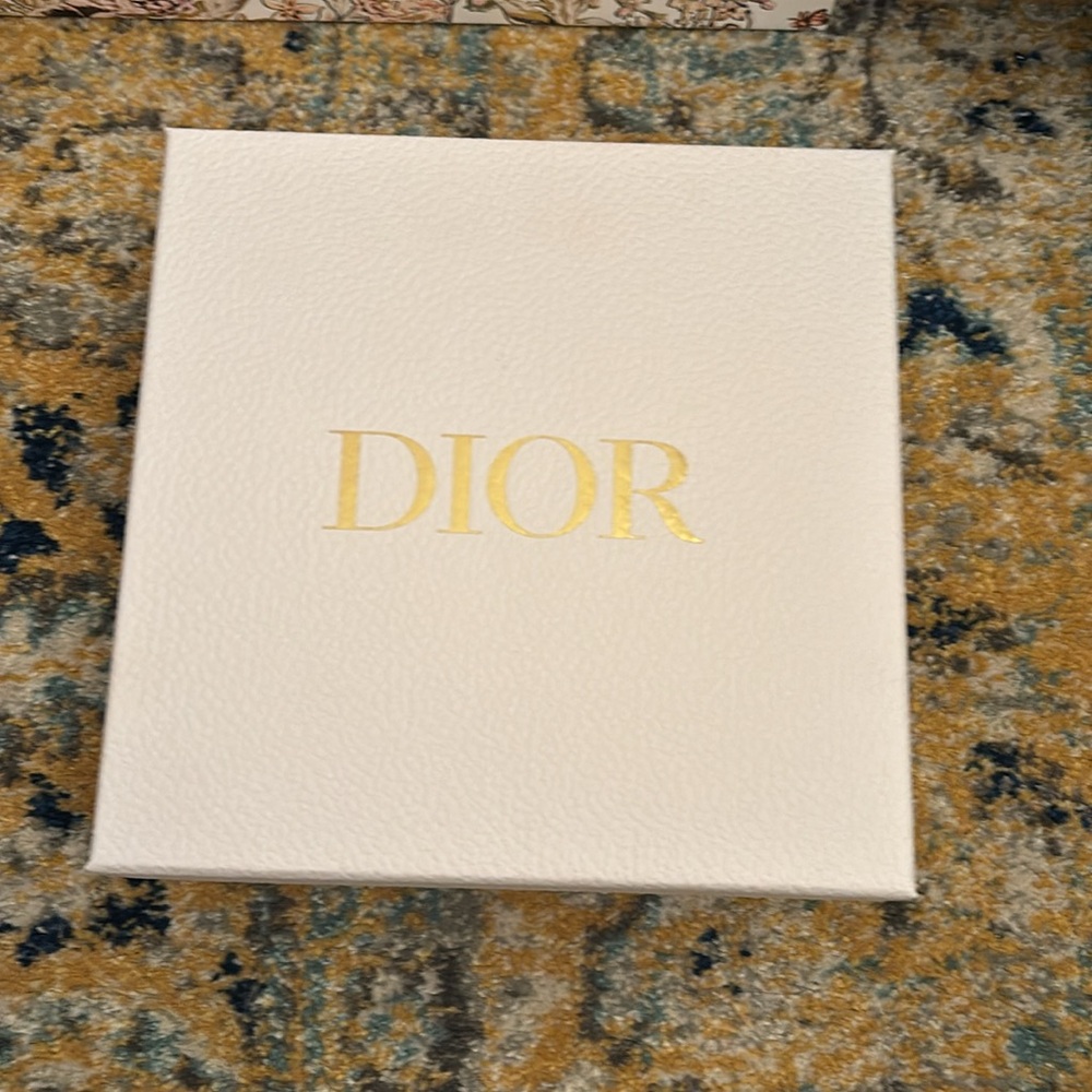 Dior Gift Set - Picture 2 of 7